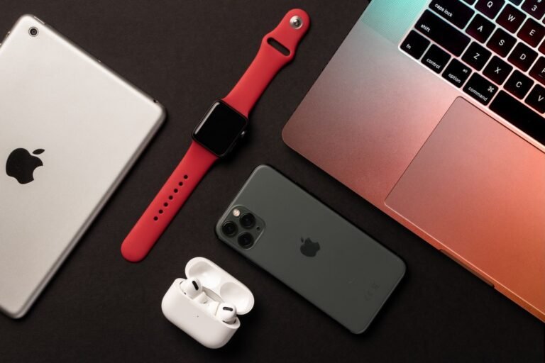 apple-products-mac-iphone-watch