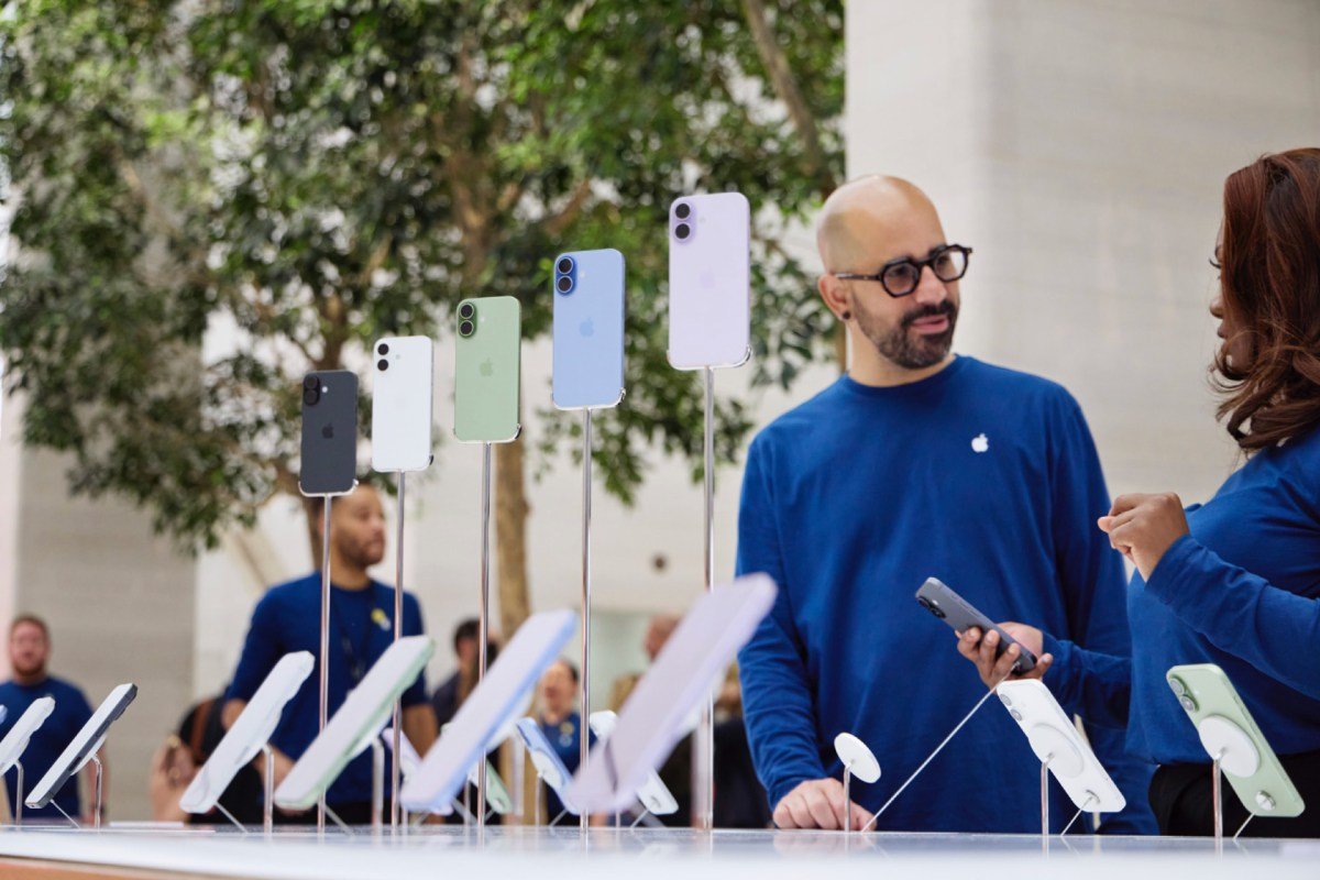 apple-store-iphone-17